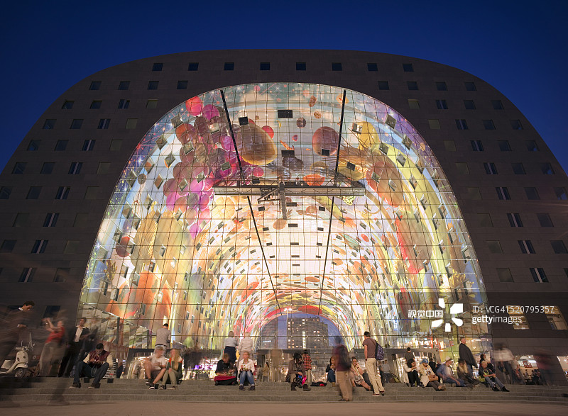 鹿特丹Markthal黄昏景色图片素材