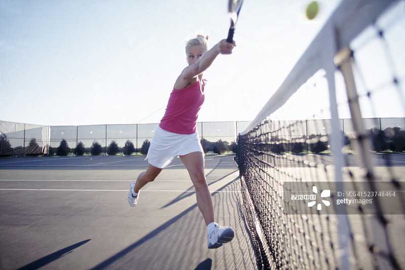 截击的网球运动员图片素材