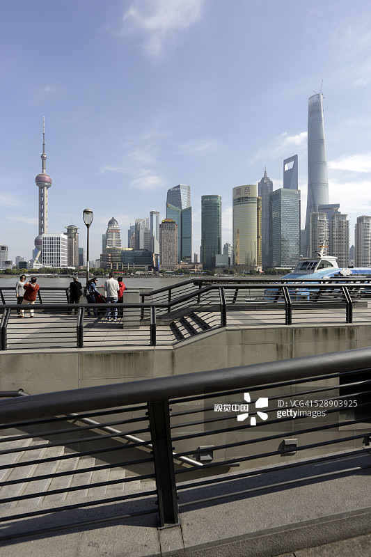 外滩眺望浦东新区景色图片素材