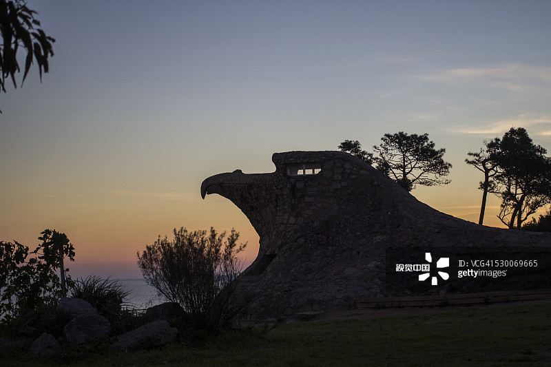 乌拉圭卡内洛内斯阿特兰蒂达的鹰雕像图片素材