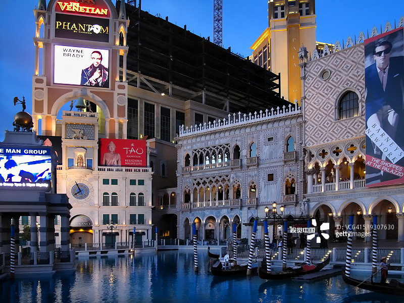 拉斯维加斯威尼斯人赌场酒店外水池中的贡多拉图片素材