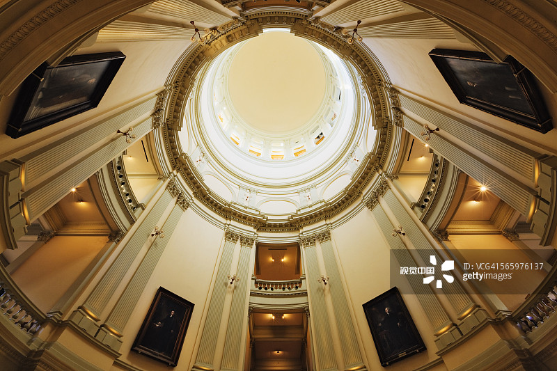 低角度的州国会大厦圆顶，乔治亚州亚特兰大，美国图片素材