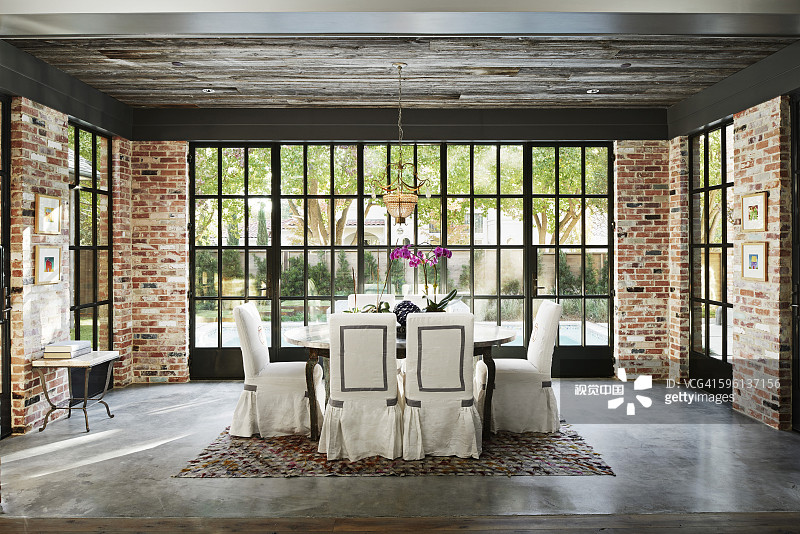 豪华住宅中的餐厅图片素材
