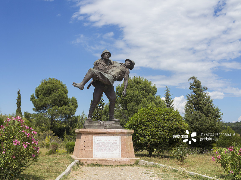 第一次世界大战加里波利战役中，土耳其士兵在亚洲土耳其的澳新军团湾运送受伤的盟军战友图片素材