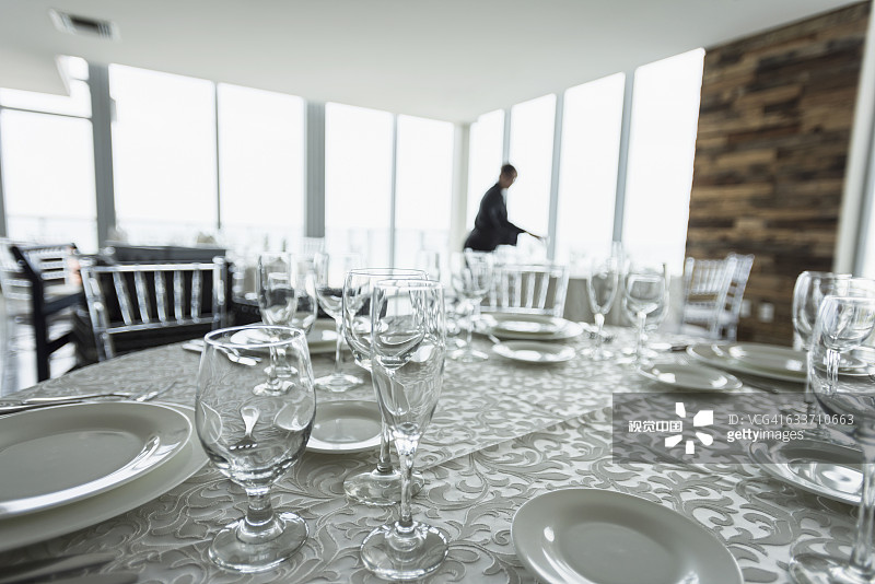 空餐厅的餐桌布置图片素材