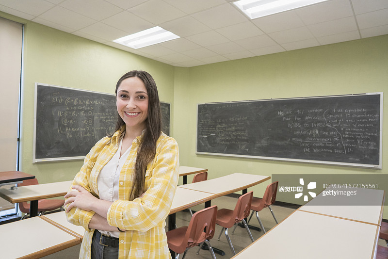 在教室里微笑的白人女性图片素材