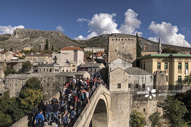 莫斯塔尔古石桥和内雷特瓦河图片素材