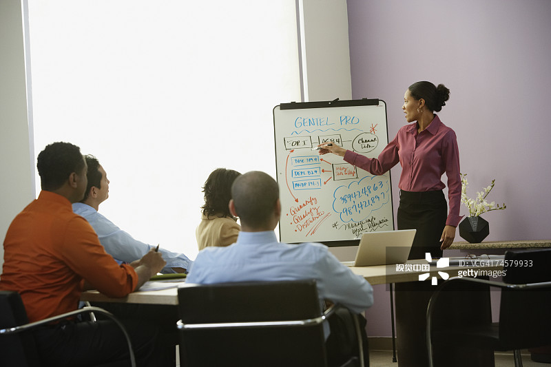 正在开会的多民族商人图片素材