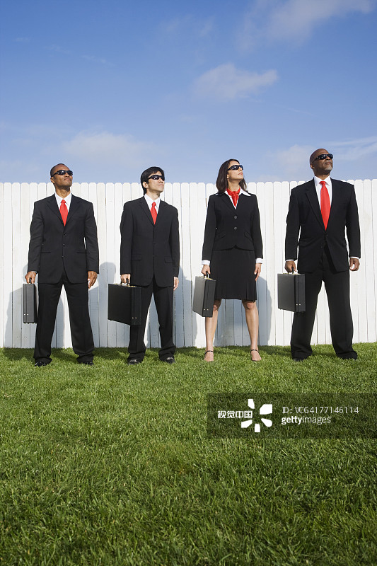 多民族的商人戴着太阳镜图片素材