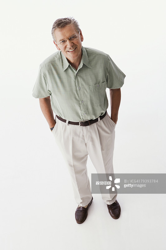 手插在口袋里的男人图片素材