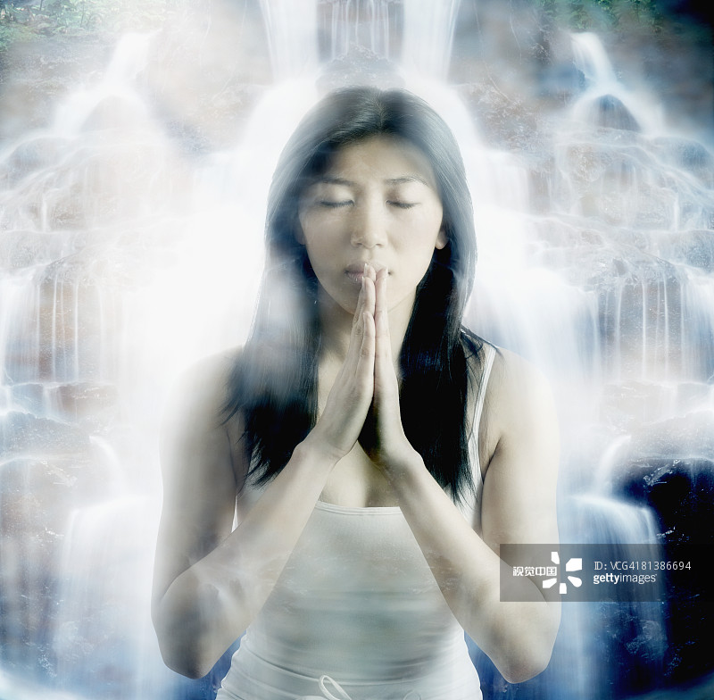 亚洲女性祈祷图片素材
