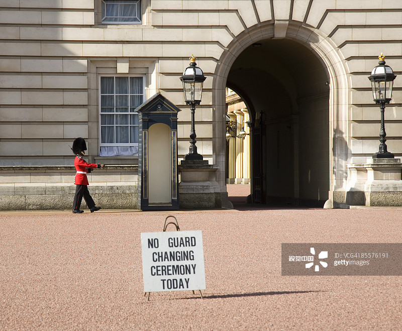 宫殿附近的卫兵图片素材