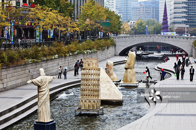 河边的模特图片素材