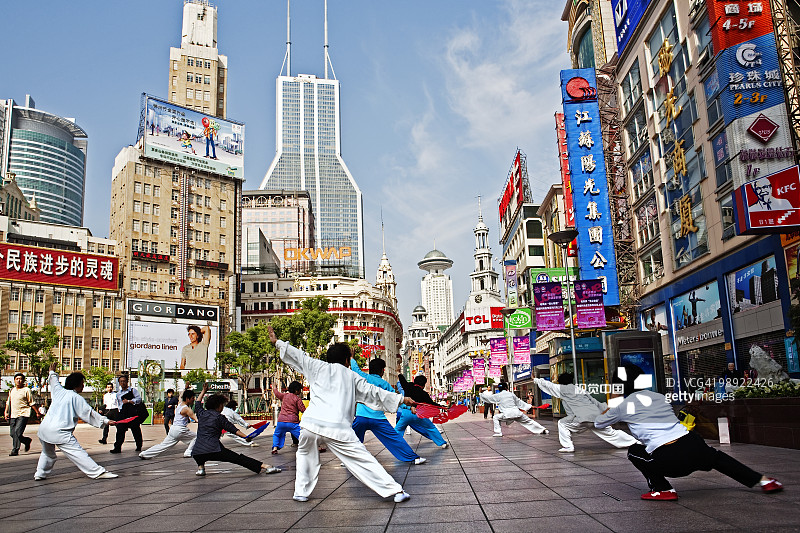 街头太极人群图片素材