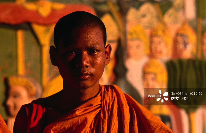 柬埔寨金边新手僧侣肖像图片素材