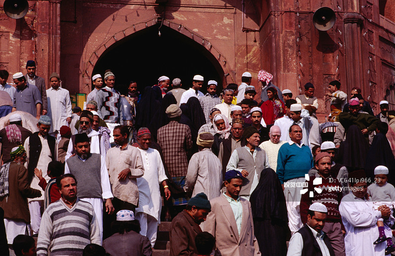 印度德里贾米德清真寺，周五祈祷后离开的朝拜者图片素材