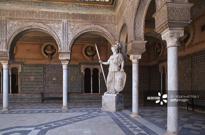 西班牙安达卢西亚塞维利亚，皮拉托斯府雅典娜雕像庭院图片素材