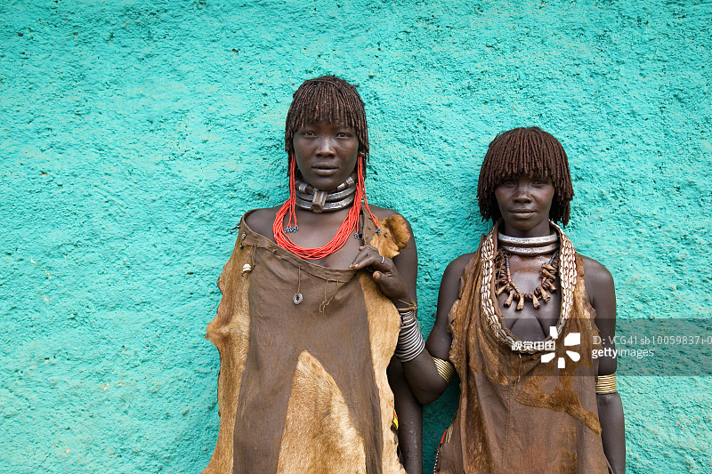 哈马尔部落妇女肖像图片素材