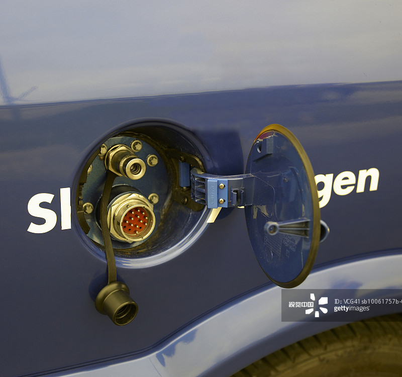 HydroGEN3燃料电池汽车上的油箱图片素材