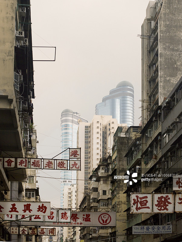 中国香港市中心建筑上的广告牌图片素材